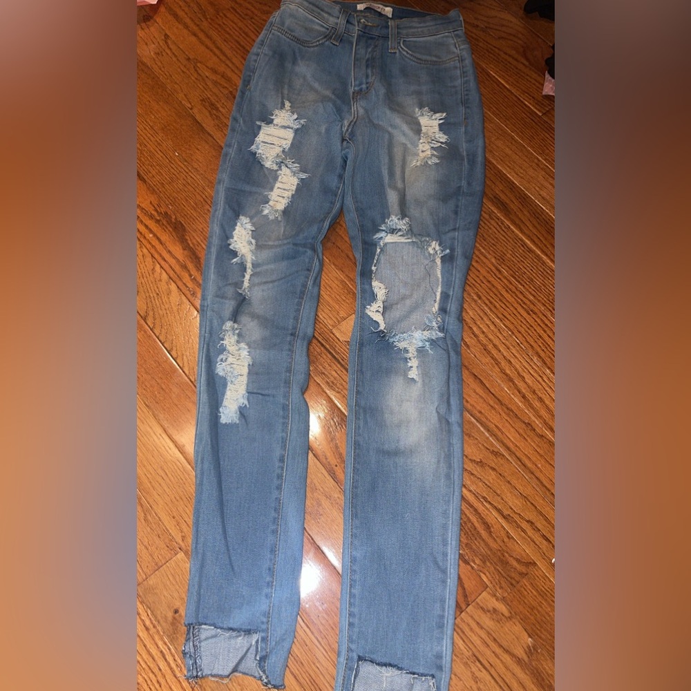 Women’s ripped skinny jeans